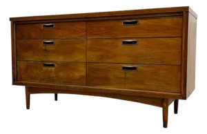 1970s Mid Century Modern 6 Drawer Dresser With Sculpted Base and Brass-Toned Pulls