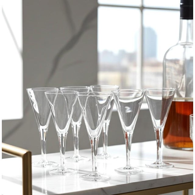 This elegant set of five champagne glasses from Luigi Bormioli, part of the “Super” collection, combines refined design...