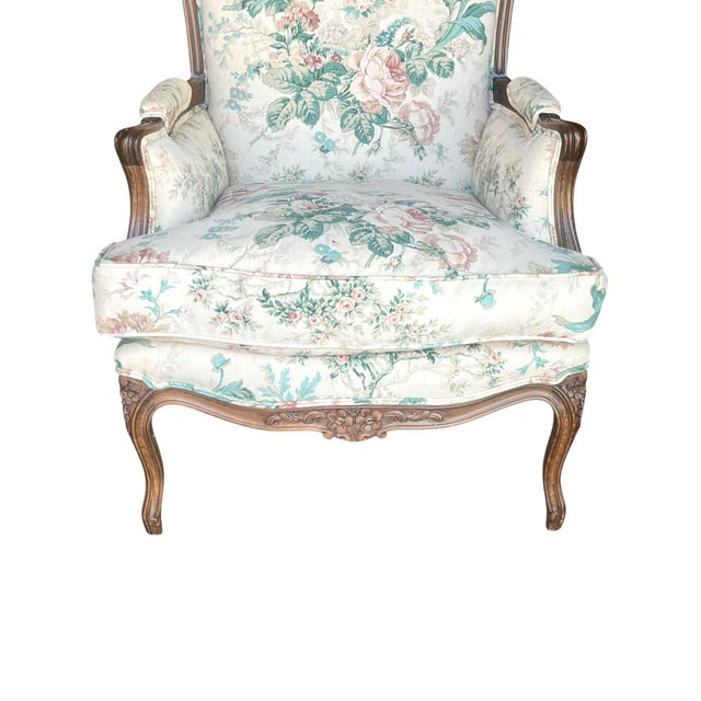 Vintage Pair of Louis XV Style Floral Upholstered Bergère Accent Chairs in English Traditional Style For Sale - Image 9 of 18