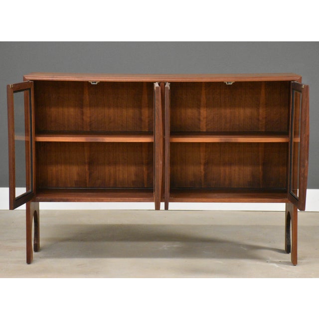 1960s Walnut Bookcase Display Cabinet For Sale - Image 4 of 8