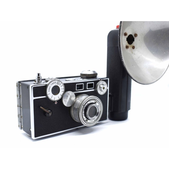Mid 20th Century Argus Cintra C3 50mm Camera With Argus Flash Usa For Sale - Image 4 of 12