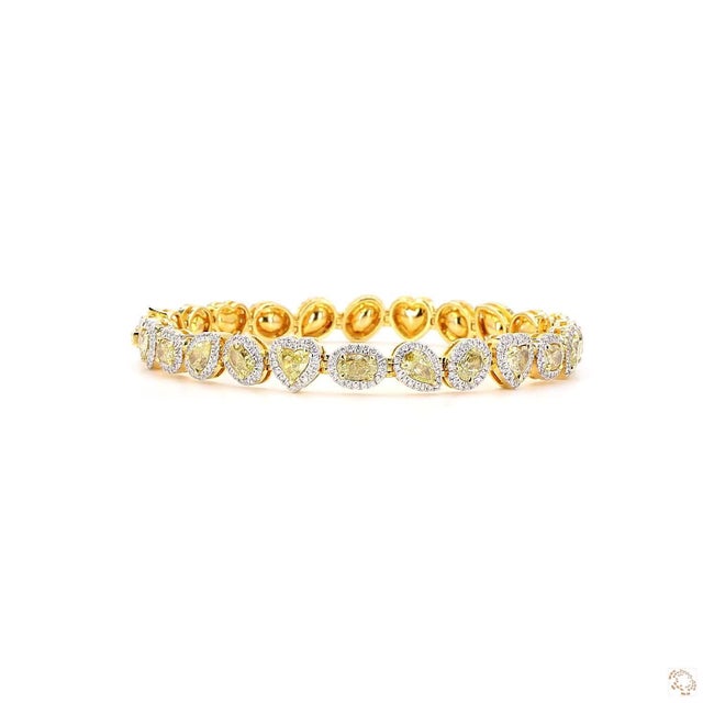 Metal 1.47 Carat Round Brilliant Cut White Diamond Yellow Diamond Gold Bracelet For Sale - Image 7 of 8