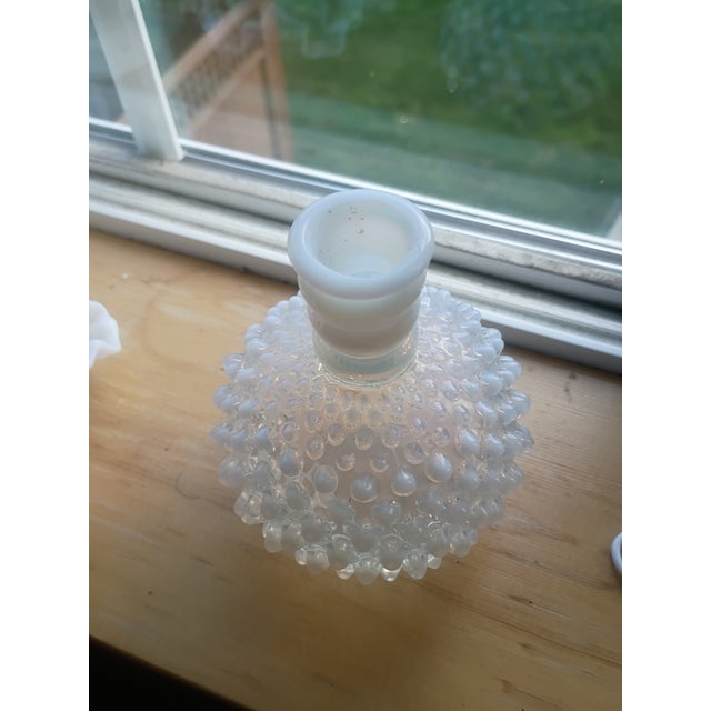 Coastal Vintage 1950s Fenton White Uv Reactive Opalescent Hobnail Ruffled 4-Piece Set For Sale - Image 3 of 6