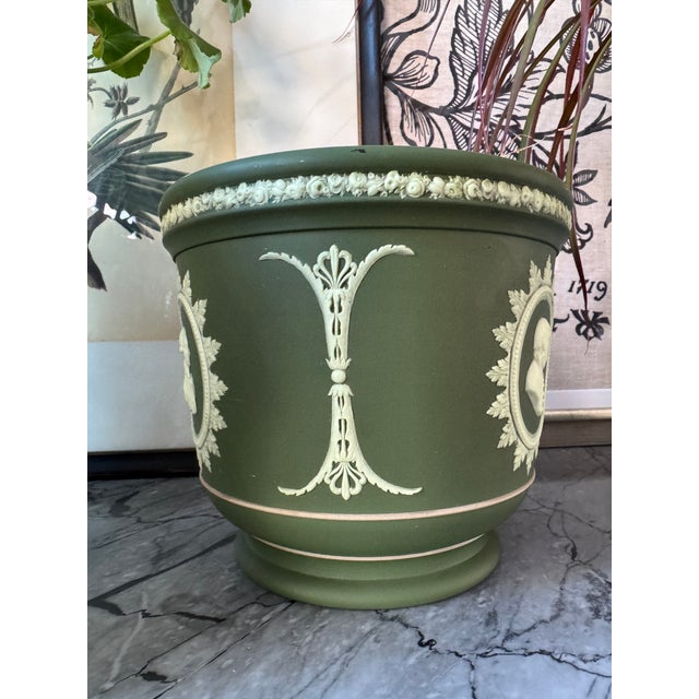 1910s Wedgwood Jasperware Founding Fathers Cachepot or Jardiniere For Sale - Image 5 of 9