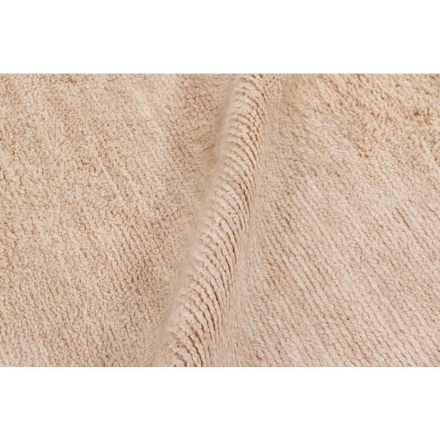 Textile Vintage Moroccan Style Rug in Beige and Cream Tones - Rug & Kilim For Sale - Image 7 of 8