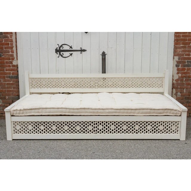 1990s Vintage White Floral Jali Daybed For Sale - Image 4 of 11