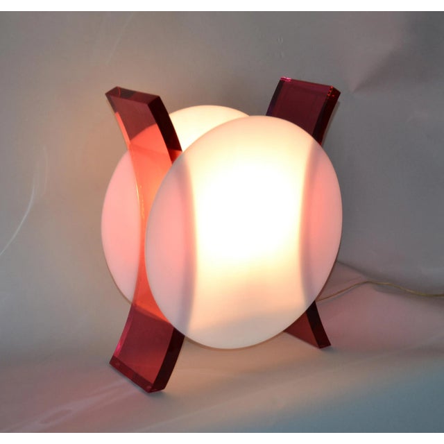 Plastic Mid-Century Modern Round White and Pink Acrylic Sculptural Table Lamp For Sale - Image 7 of 13