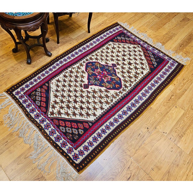 1900 - 1909 Vintage Persian Senneh Kilim Area Rug, Handwoven Wool, Floral Pattern, Ivory & Red, 3x5 For Sale - Image 5 of 15