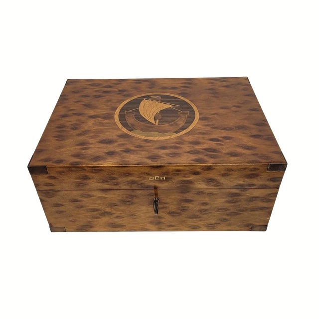 Tobacco Box / Cigar Humidifier, Hermès Clasp, 1960s - France Type: Tobacco box or humidor Materials: Burl wood veneer,...