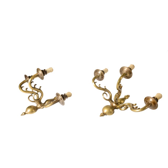 This pair of heavy solid brass wall lights comes with 3 light points and was produced in the 1950s. Up to 250V (Europe/UK...