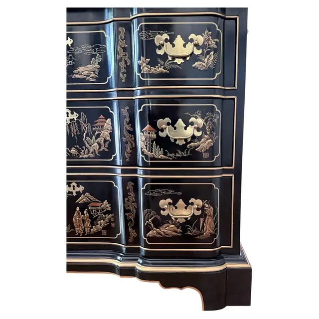 1980s Gilt Chinoiserie Black Lacquer Serpentine Chest Dresser by Drexel Et Cetera For Sale - Image 5 of 11