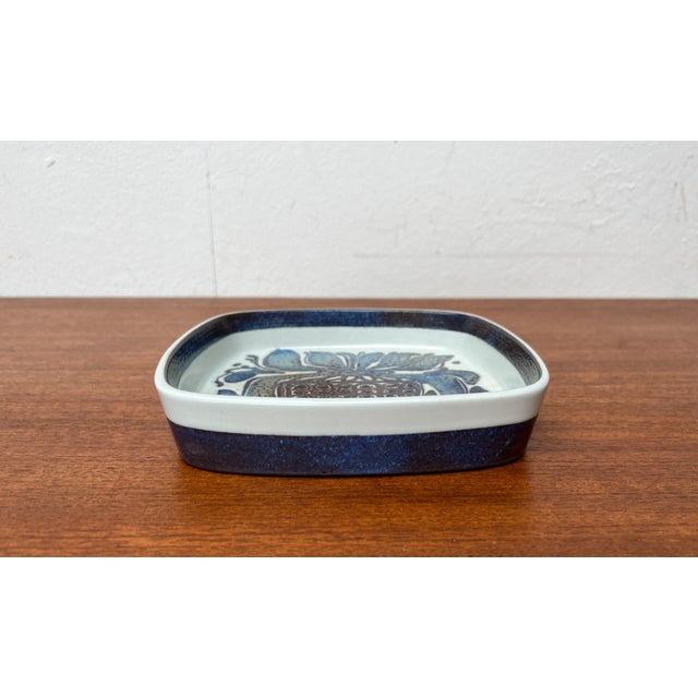 Royal Copenhagen Mid-Century Danish Porcelain Baca Blue Line Bowl by Nils Thorsson and Kari Christensen for Royal Copenhagen, 1960s For Sale - Image 4 of 15