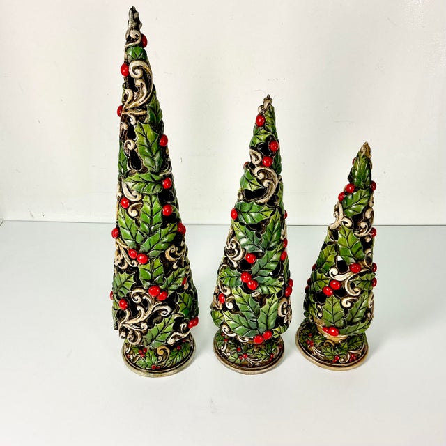 1990s Vintage Americana Boho Chic Christmas Holly Topiary Trees Holiday Accents - Set of 3. For Sale - Image 9 of 17