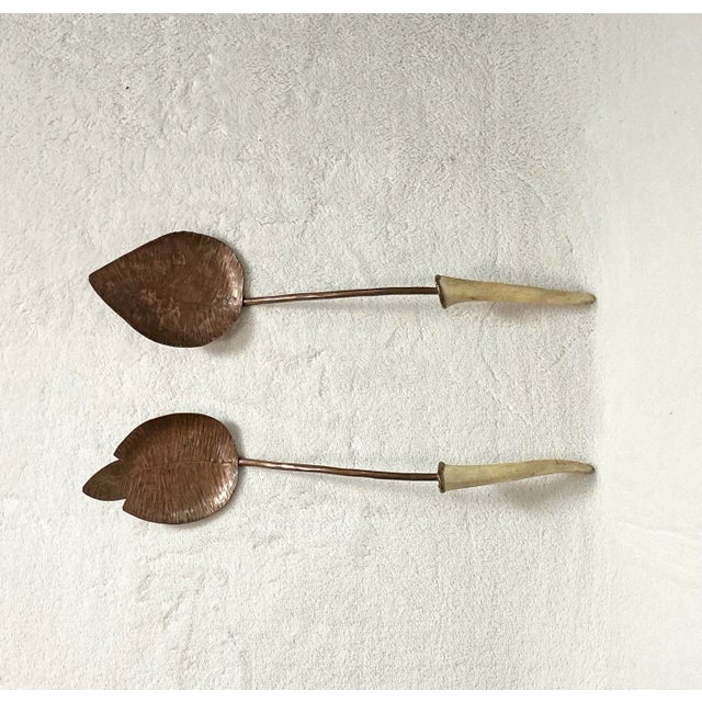 Copper Hand-Hammered Leaf Shape With Antler Spoon and Fork Salad Servers Vintage For Sale - Image 4 of 11