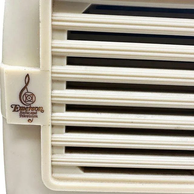 Mid-Century 1949 Carrara Ivory Emerson Model 581 Plaskon Vacuum Tube Am Radio For Sale - Image 9 of 9