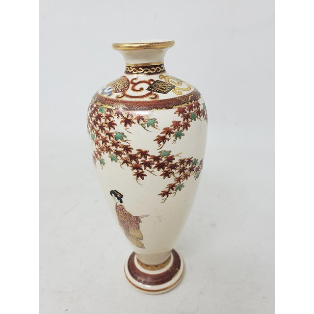 Ivory Antique Japanese Satsuma 6" Vase - Late Meiji Era - Geisha - Attendant - Tree - Leaves For Sale - Image 8 of 18
