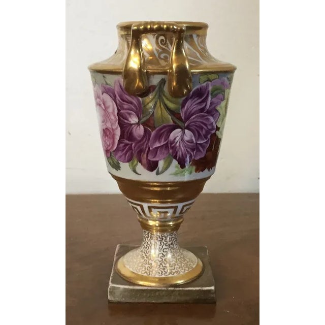Traditional Antique Early 19th Century English Regency Coalport Porcelain Vase Painted with Flowers & Rich Gilding For Sale - Image 3 of 13
