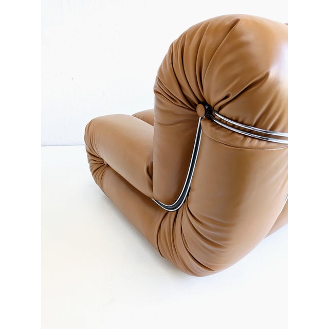 1970s 'Velasquez' lounge chair in cognac leather, created by Italian designer Rino Maturi for Mimo Padova. The chair has a...