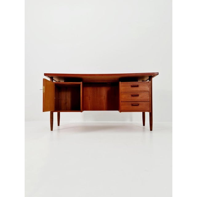 Danish vintage teak for gv møbler, denmark, 1960s. Dimensions: 74d x 150 w x 76 h cm. Between the drawers (chair space):...