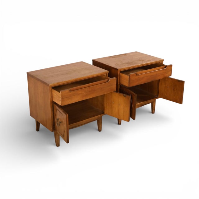 Thomasville Omega Vintage Mid Century Modern Pair of Nightstands C. 1960s, Attributed For Sale In New York - Image 6 of 10