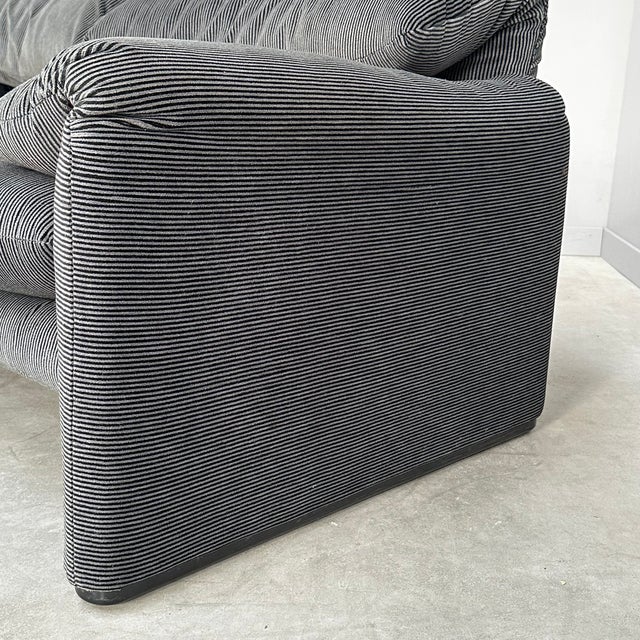 Maralunga Two-Seater Sofa by Vico Magistretti for Cassina, 1990s For Sale - Image 11 of 18