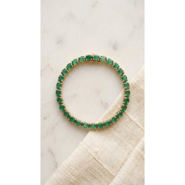 Metal 13.20 Carat Natural Zambian Emerald Tennis Bracelet in 18k Yellow Gold 7.5 Inch For Sale - Image 7 of 17