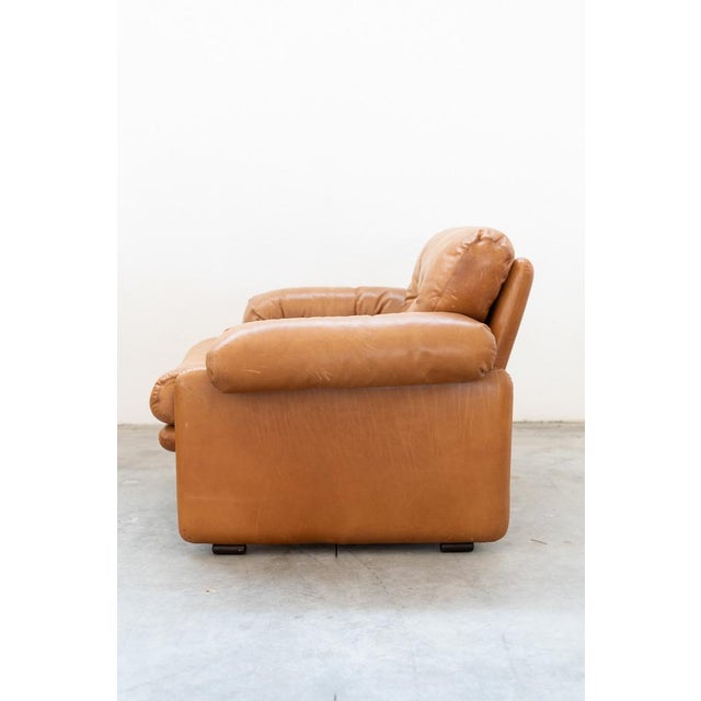 Model Coronado Armchairs with Poufs in Cognac by Tobia & Afra Scarpa for B&B Italia, 1970, Set of 4 For Sale - Image 10 of 18