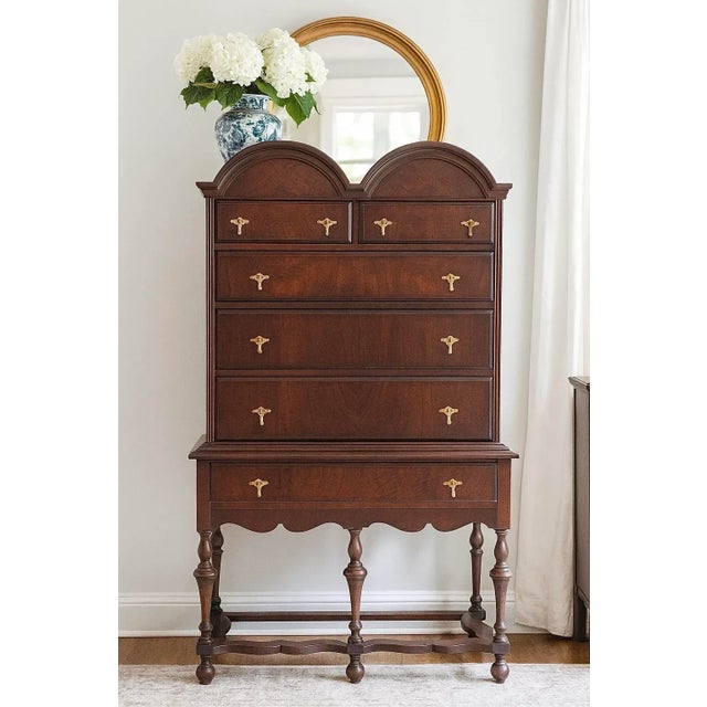 Queen Anne Vintage a.c Norquist Co. Highboy Dresser – Brass Pulls & Dovetail Drawers For Sale - Image 3 of 12