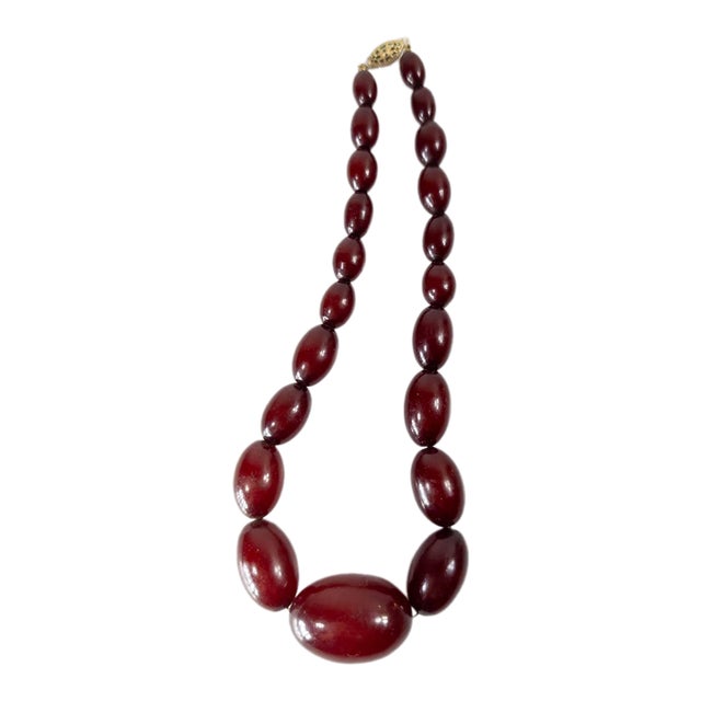 20th Century Art Deco Cherry Amber Bakelite Graduated Bead Necklace For Sale
