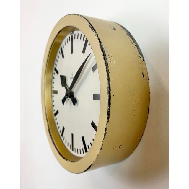 Mid-Century Modern Vintage Industrial Factory Wall Clock from Siemens, 1950s For Sale - Image 3 of 18
