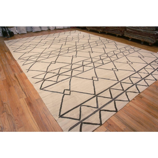 Contemporary Large Modern Geometric Kilim Rug For Sale - Image 3 of 8