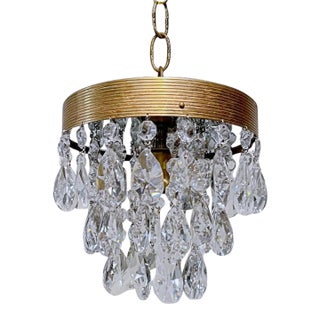 Mid 20th Century Hollywood Regency Crystal Teardrop Chandelier With Ridged Brass Crown For Sale