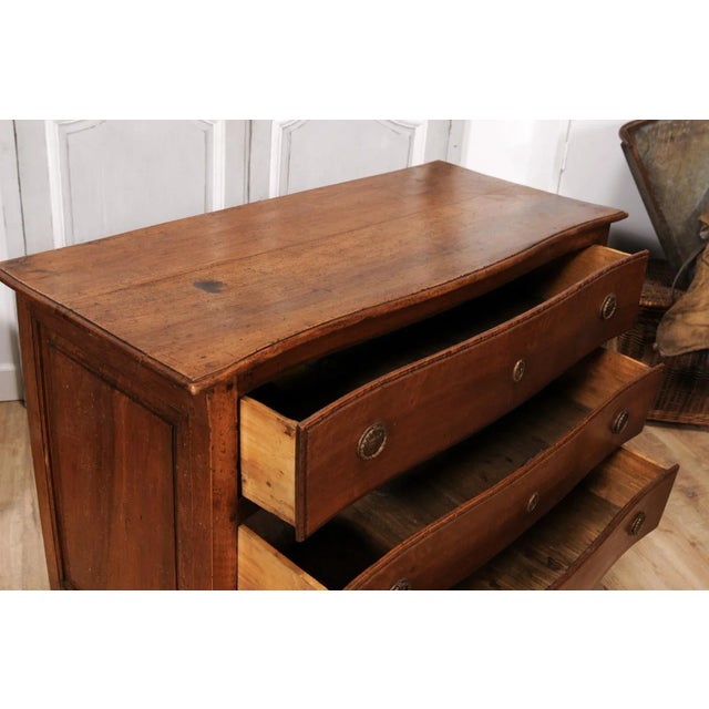 Brown Italian 1820s Serpentine Front Walnut Commode with Three Drawers For Sale - Image 8 of 12