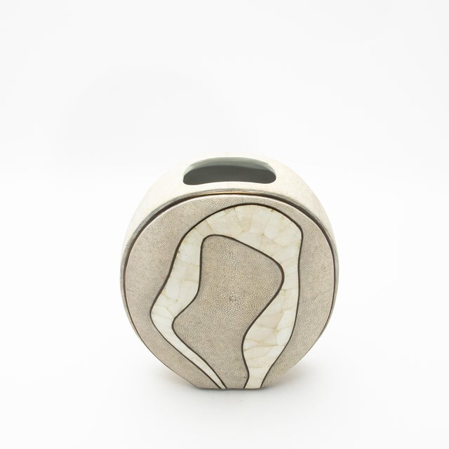 Vase Cocteau L White Shagreen & Quartz by R&y Augousti For Sale In Los Angeles - Image 6 of 7