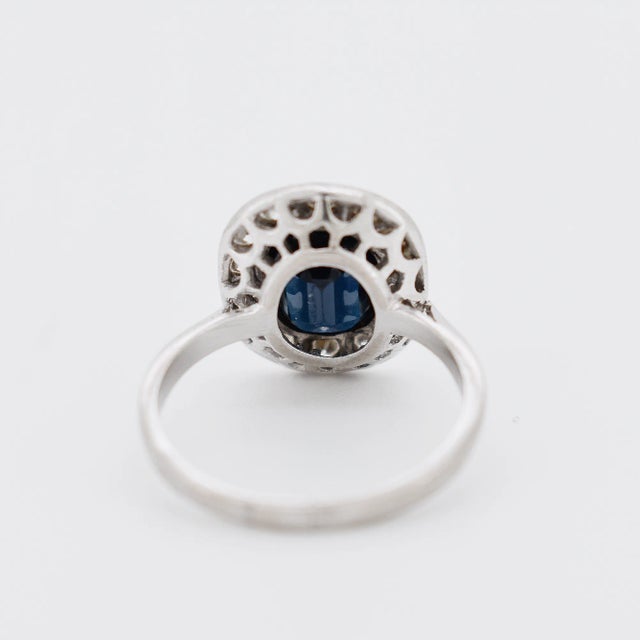 Early 20th Century 2.3 carat Sapphire and Diamond Platinum Ring, Size 7 For Sale - Image 5 of 5