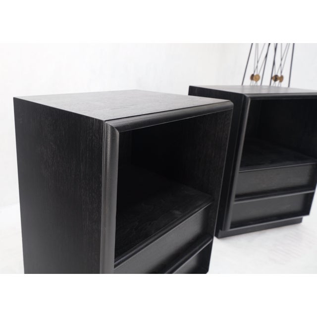 John Widdicomb Pair Gibbings for Widdicomb Ebonized Black Lacquer Night Stands End Tables Mint For Sale - Image 4 of 15
