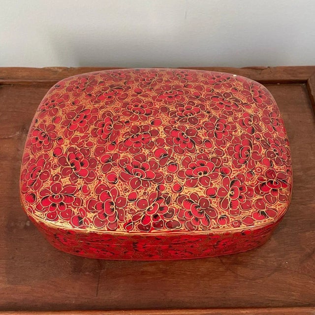 Large Vintage Indian Paper Mache Box For Sale In New York - Image 6 of 8