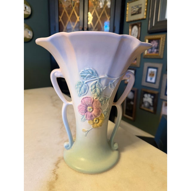 Vintage Hull Art Pottery Art Deco Dogwood Vase #510-10 1/2 ca.1940s For Sale - Image 4 of 12