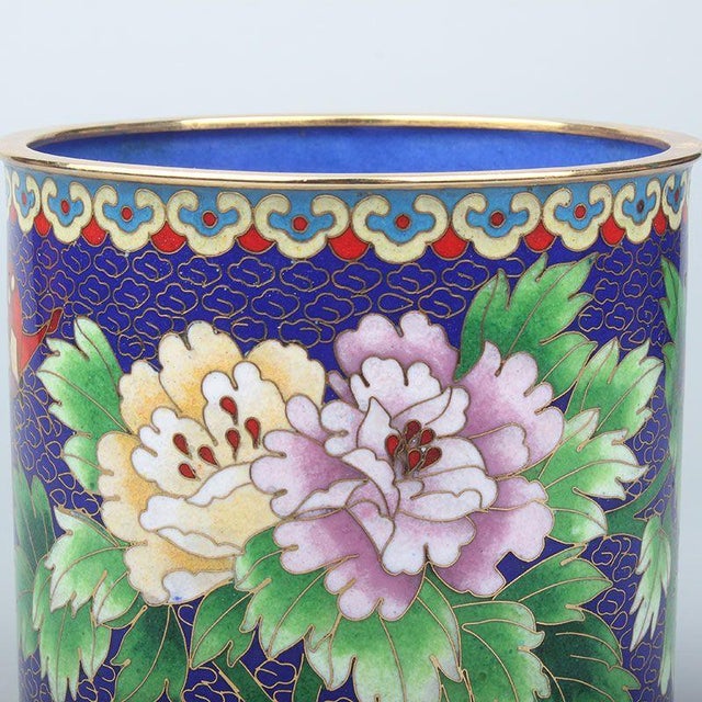 Traditional Vintage Cloisonné Enamel Brush Pot / Pen Holder – Peony & Butterfly Motif, With Wood Stand & Box For Sale - Image 3 of 10