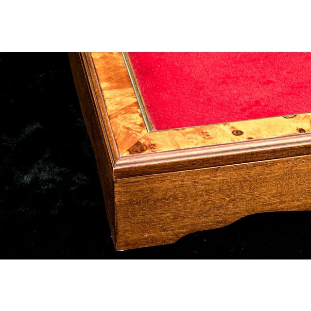 Vintage Tabletop Burl Wood and Glass Keyed Collector’s Display Box For Sale - Image 4 of 18