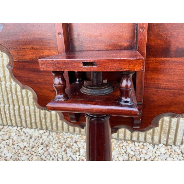 English Chippendale Style (20th Century) Mahogany Piecrust Edge Tilt -Top Shell End Table For Sale In Washington DC - Image 6 of 11