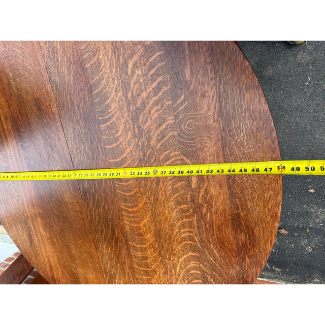 Antique Art & Craft Regency Style Tiger Oak Extendsion Round Dining Table With 4 Leaves For Sale In Washington DC - Image 6 of 18