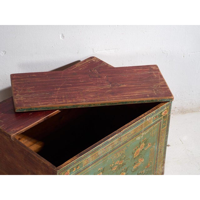Antique Chinese Qing Dynasty Painted Dongbei Peony Trunk For Sale - Image 4 of 12