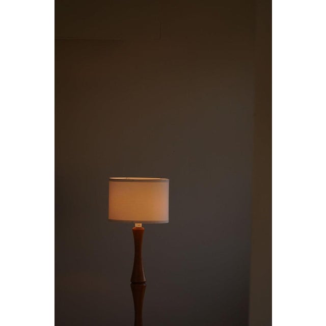 Wood Modern Scandinavian Sculptural Floor Lamp in Pine, 1970s For Sale - Image 7 of 18