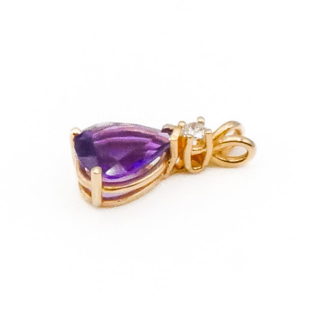 Vintage 14K Yellow Gold Pear Shaped Amethyst And Diamond Pendant. This beautiful pendant features a pear-shaped Amethyst...