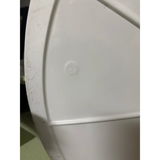 Mid-Century Modern 1990s Saarinen Tulip Table Dining Set With Tulip Chairs, Designed by Eero Saarinen for Knoll. For Sale - Image 3 of 6