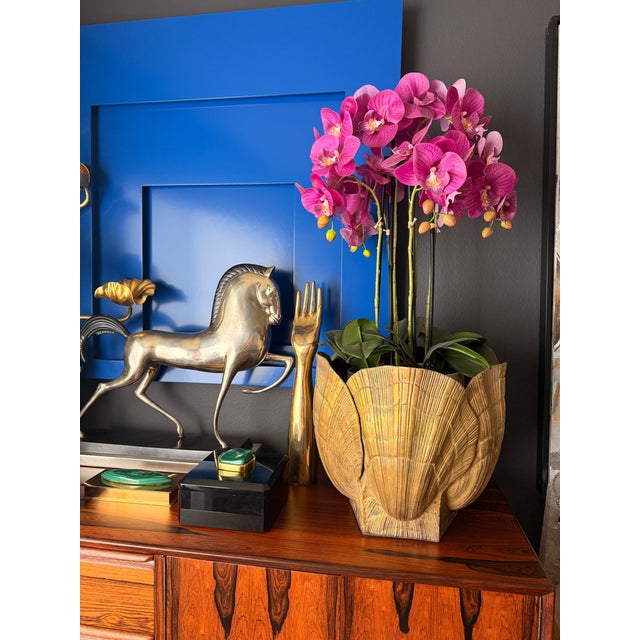 William " Billy " Haines 1970s Large Brass Sea Shell Planter For Sale - Image 4 of 12