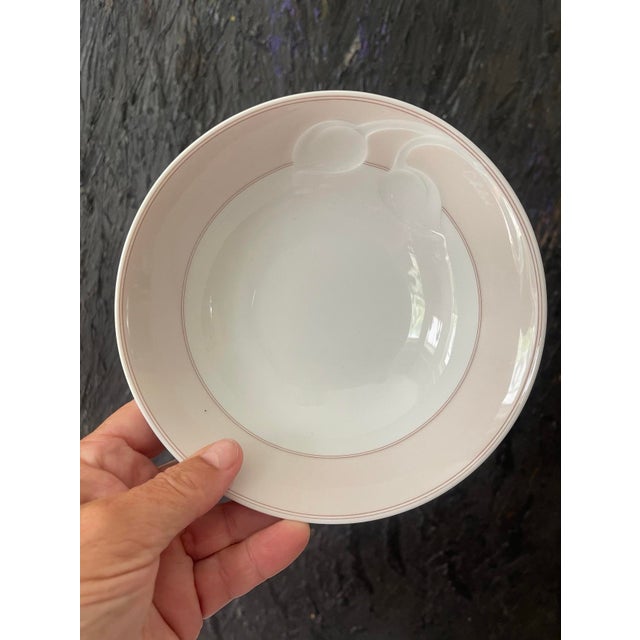 English 1950s Chloe Paris Fleuron Pink 6 1/8” Bowls Hutschenreuther - Set of Eleven (11) For Sale - Image 3 of 9