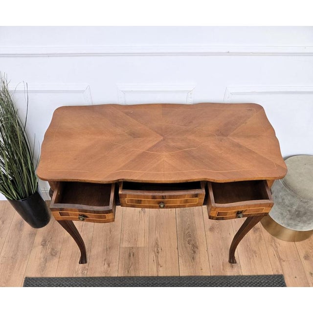 Brown Italian Kidney-Shaped Inlaid Walnut and Burl Wood Desk, 1940s For Sale - Image 8 of 10