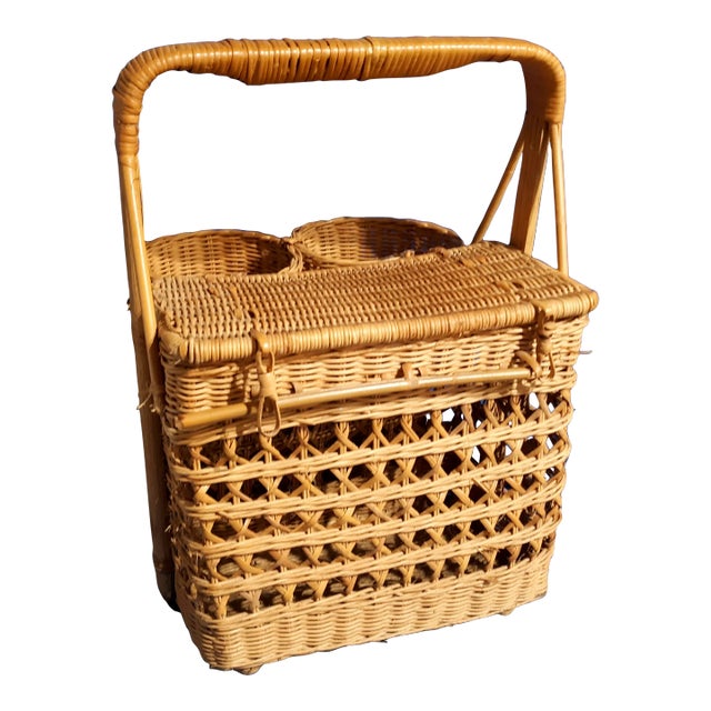 1990s Mid-Century Modern French Style Wicker Picnic Basket Designed for 2 Wine Bottles For Sale
